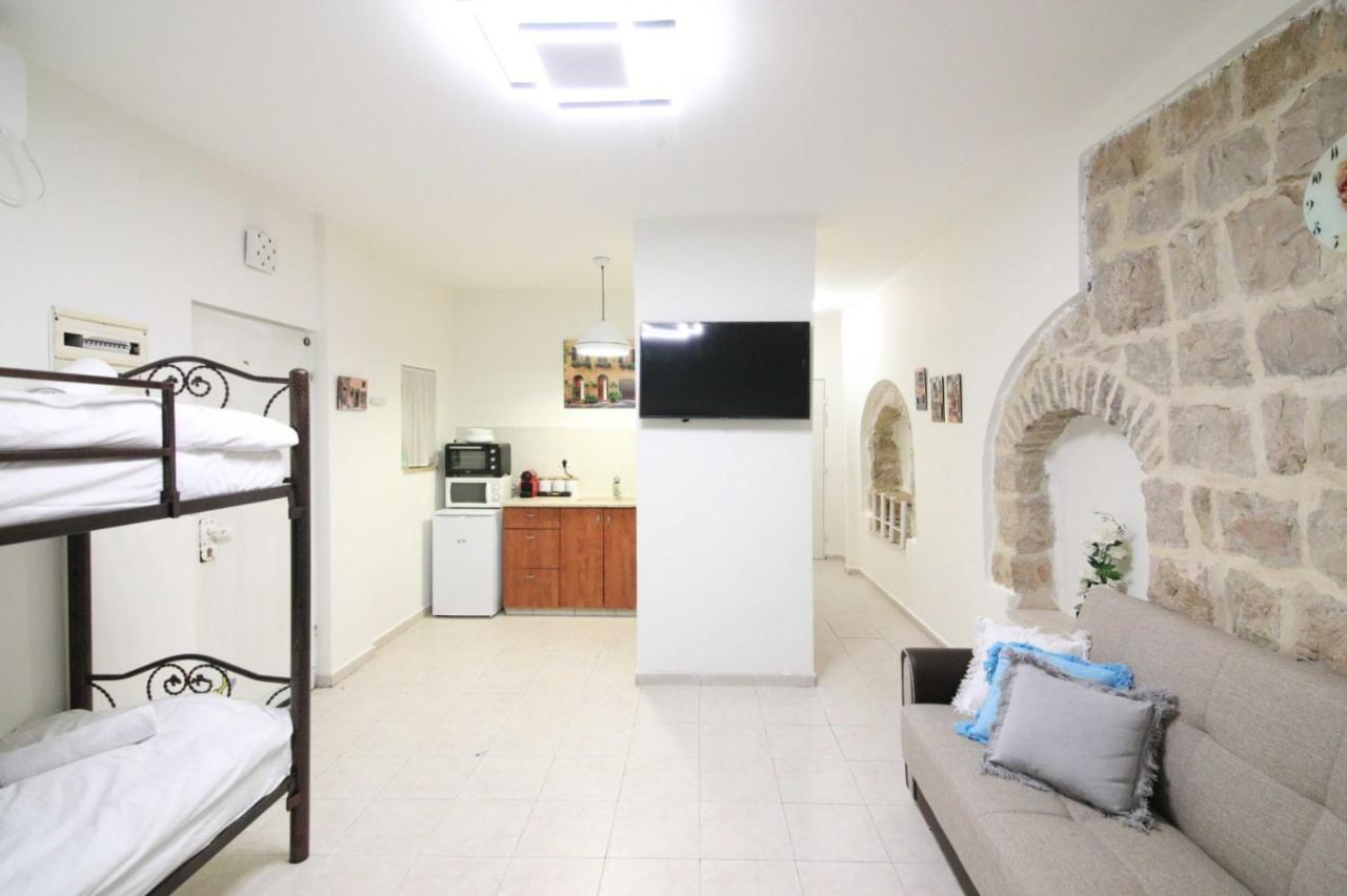 Private Hostel - Best Location Jerusalem Exterior photo
